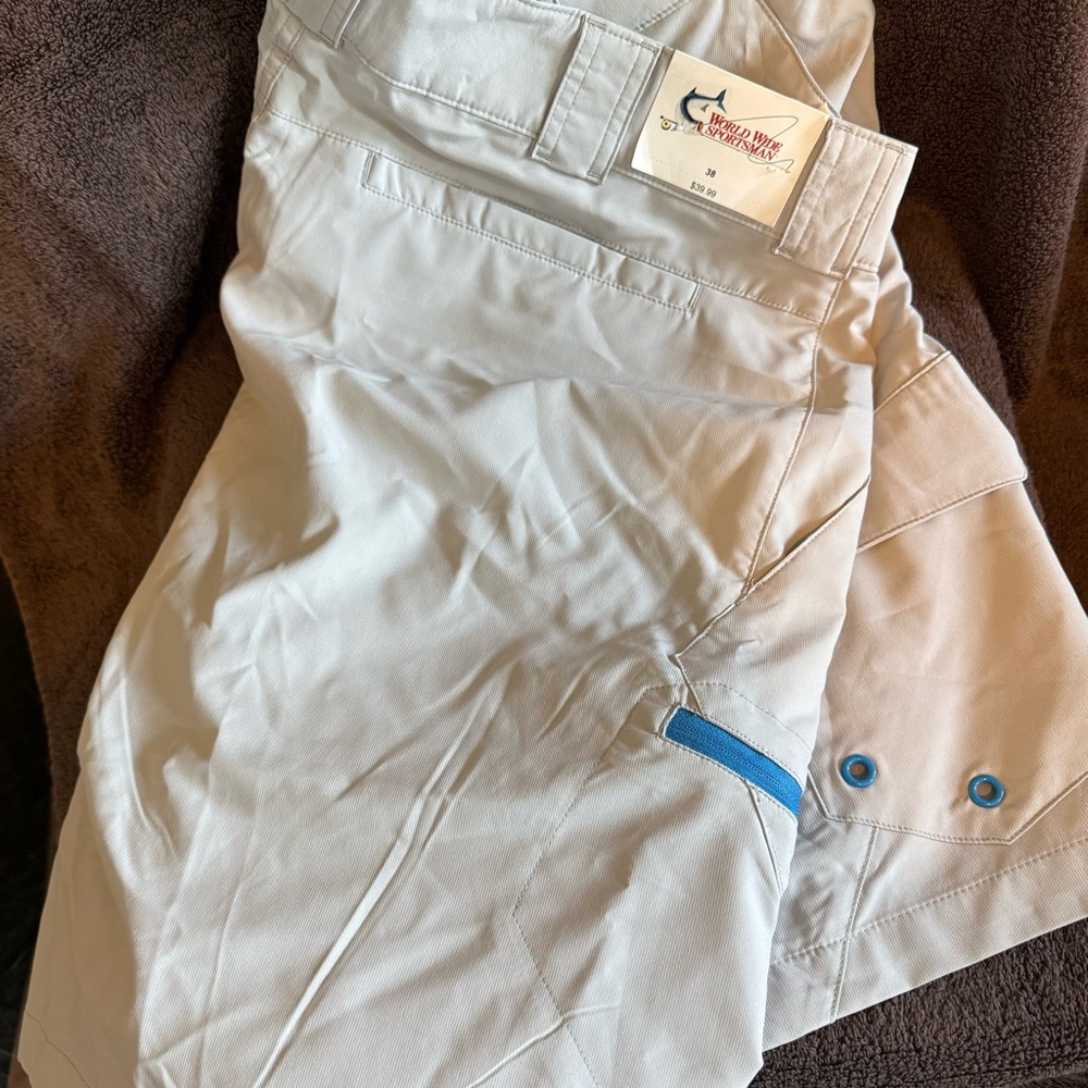 NWT Men's Light Gray Cargo Shorts